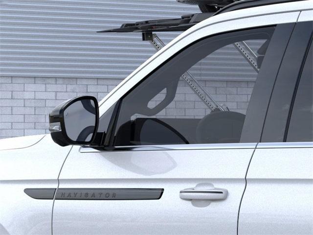 Photo of 2025 Crystal White Metallic Lincoln Navigator