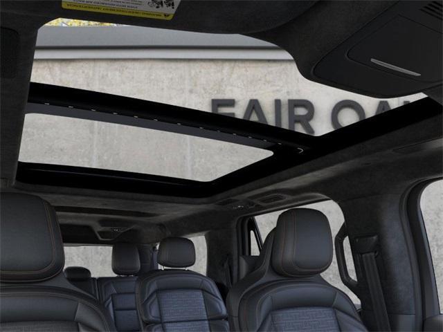 Photo of 2025 Infinite Black Metallic Lincoln Navigator L