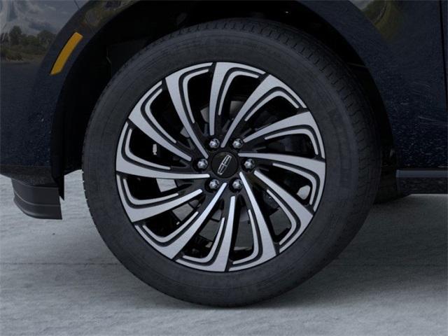 Photo of 2025 Infinite Black Metallic Lincoln Navigator L