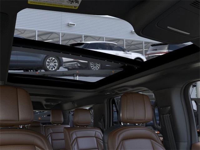 Photo of 2025 Infinite Black Metallic Lincoln Navigator L
