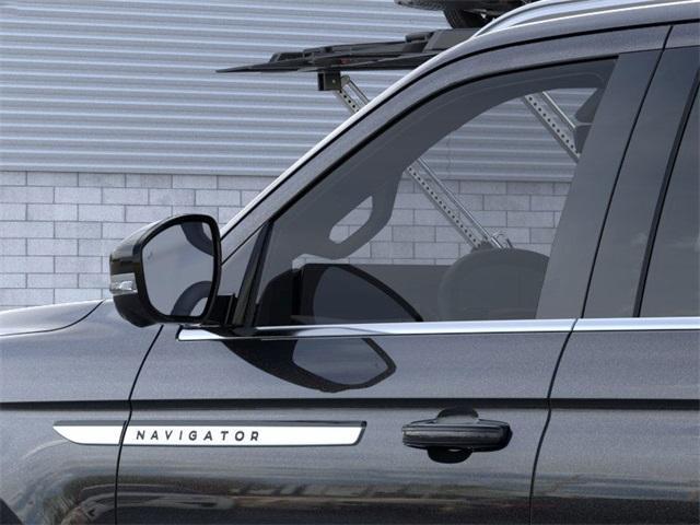 Photo of 2025 Infinite Black Metallic Lincoln Navigator L