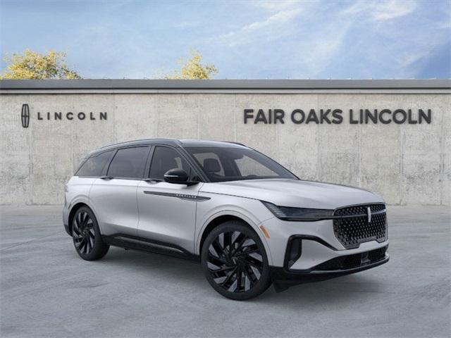 Photo of 2025 Silver Radiance Metallic Lincoln Nautilus