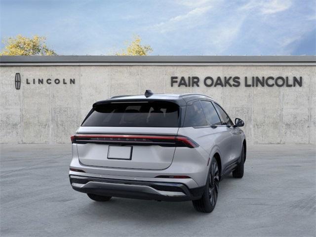 Photo of 2025 Silver Radiance Metallic Lincoln Nautilus