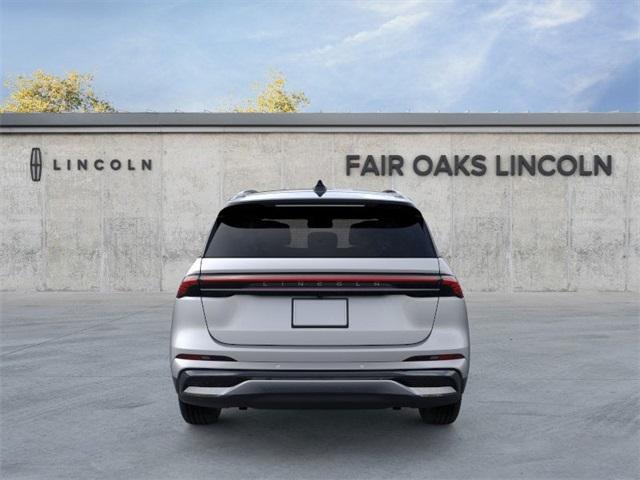 Photo of 2025 Silver Radiance Metallic Lincoln Nautilus
