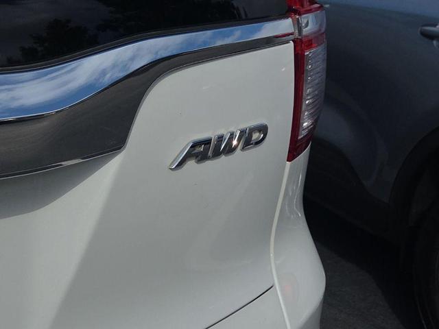 Photo of 2015 White Diamond Pearl Honda CR-V