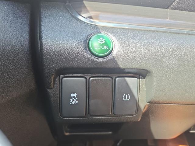 Photo of 2015 White Diamond Pearl Honda CR-V