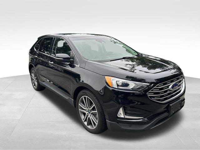 Photo of 2019 Agate Black Metallic Ford Edge
