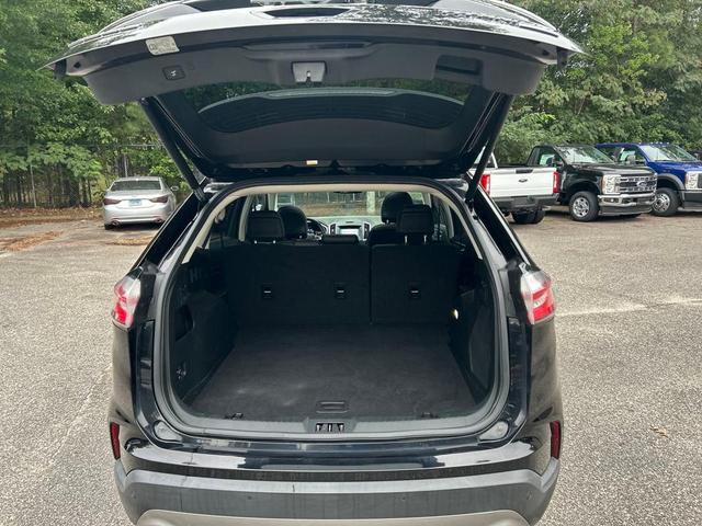 Photo of 2019 Agate Black Metallic Ford Edge