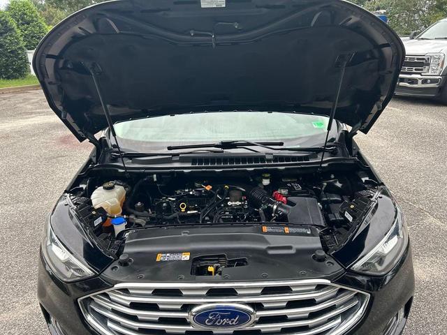Photo of 2019 Agate Black Metallic Ford Edge