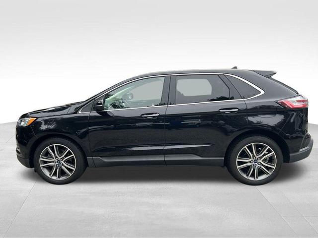 Photo of 2019 Agate Black Metallic Ford Edge