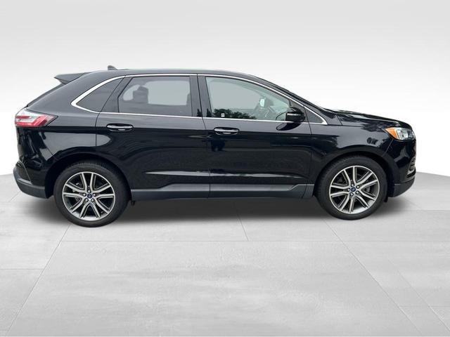 Photo of 2019 Agate Black Metallic Ford Edge