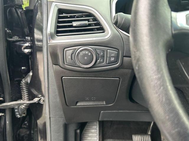 Photo of 2019 Agate Black Metallic Ford Edge