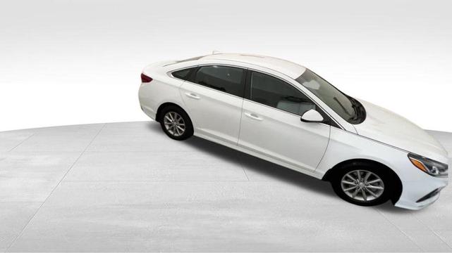 Photo of 2019 Quartz White Pearl Hyundai SONATA