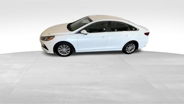 Photo of 2019 Quartz White Pearl Hyundai SONATA