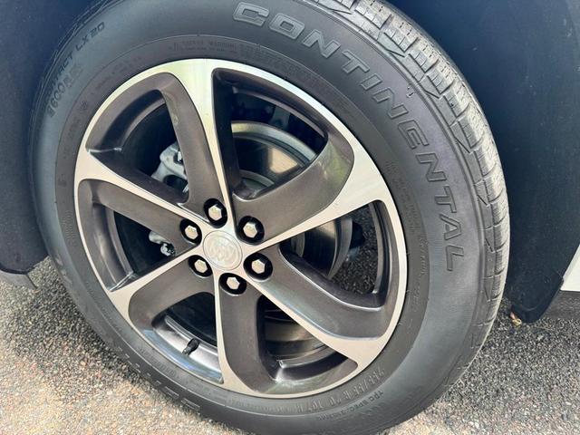Photo of 2022 White Frost Tri-Coat Buick Enclave