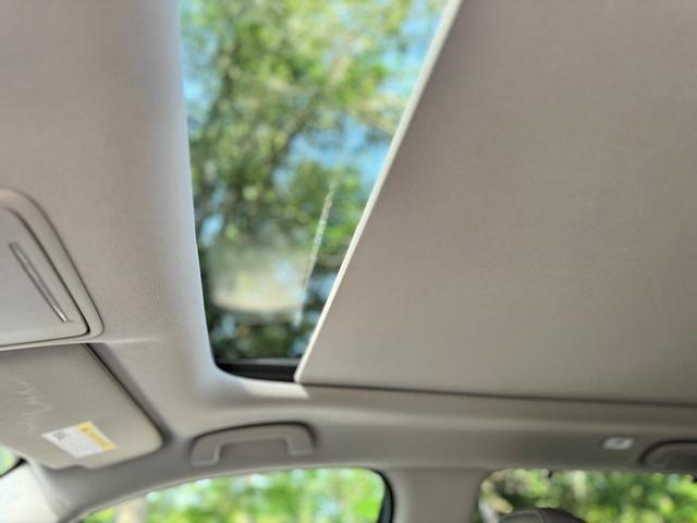 Photo of 2025 Obsidian Blue Pearl Honda Pilot