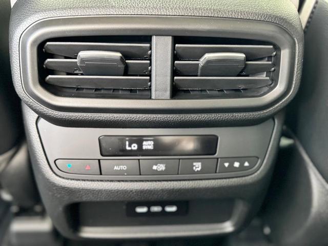 Photo of 2025 Obsidian Blue Pearl Honda Pilot