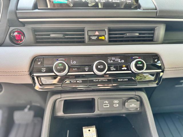 Photo of 2025 Obsidian Blue Pearl Honda Pilot