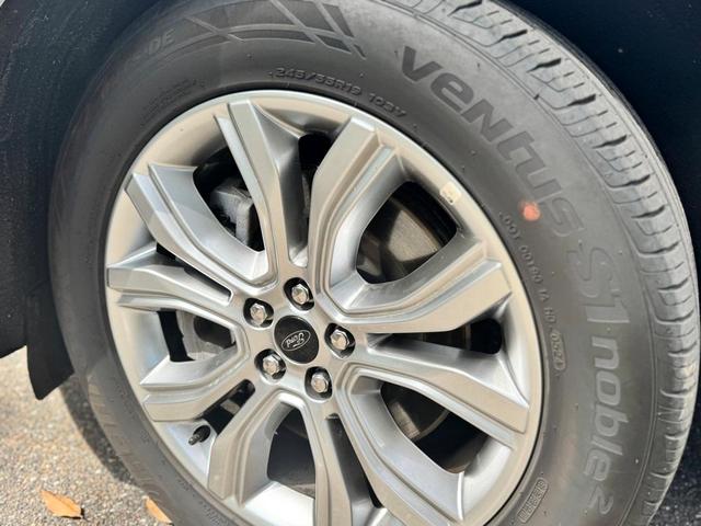 Photo of 2024 Silver Metallic Ford Edge