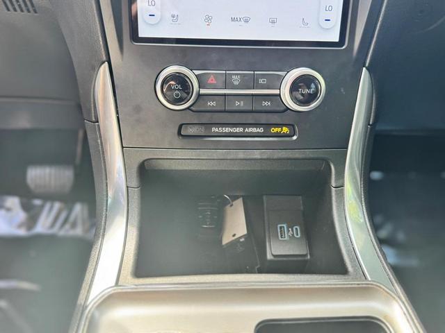 Photo of 2024 Silver Metallic Ford Edge