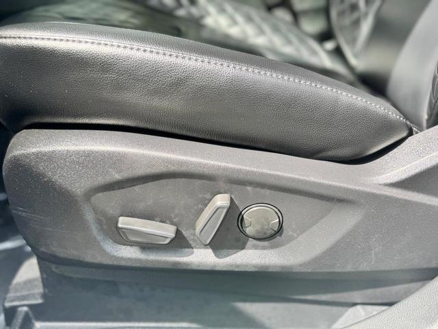 Photo of 2024 Silver Metallic Ford Edge