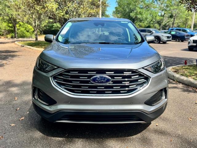Photo of 2024 Silver Metallic Ford Edge