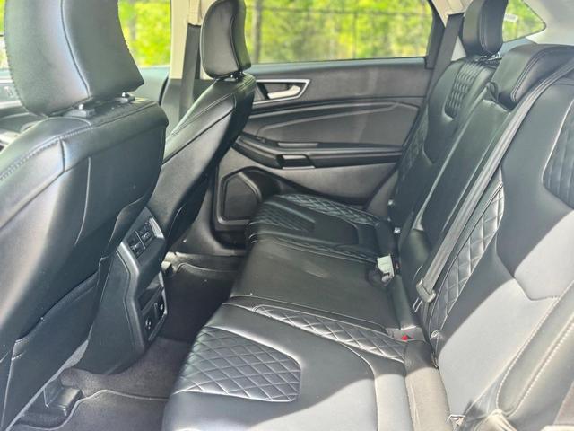 Photo of 2024 Silver Metallic Ford Edge