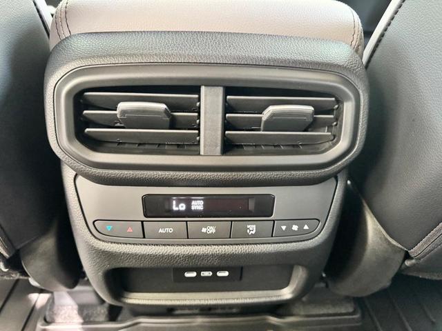 Photo of 2025 Lunar Silver Metallic Honda Pilot