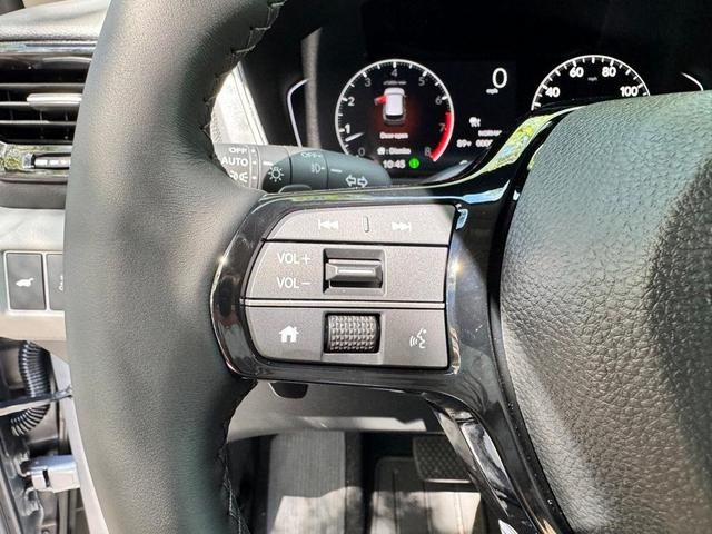 Photo of 2025 Lunar Silver Metallic Honda Pilot