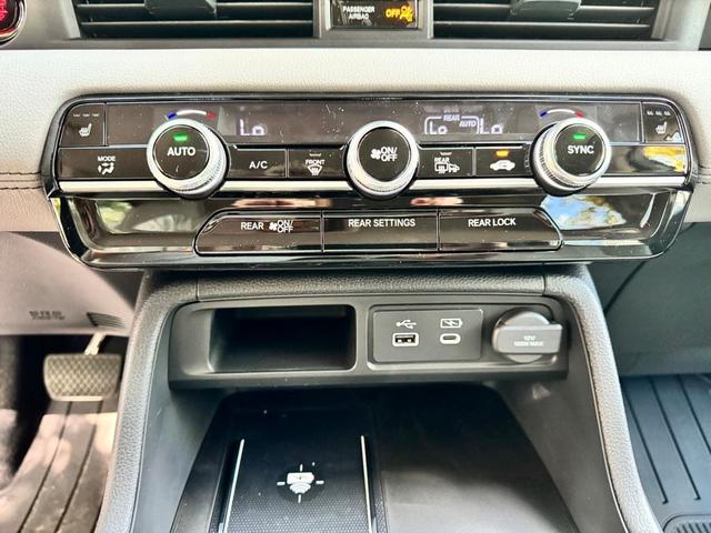 Photo of 2025 Lunar Silver Metallic Honda Pilot