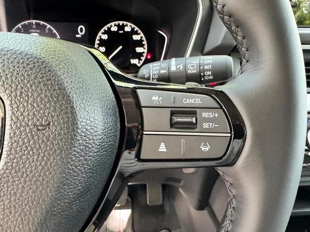 Photo of 2025 Lunar Silver Metallic Honda Pilot