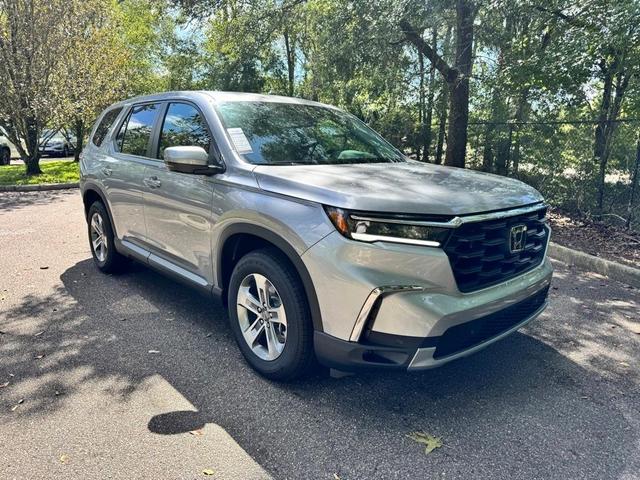 Photo of 2025 Lunar Silver Metallic Honda Pilot