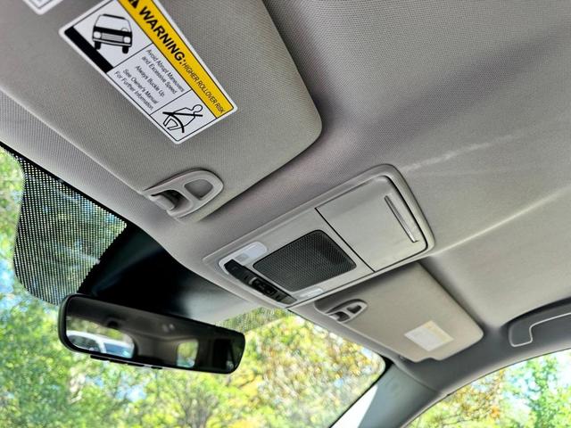 Photo of 2025 Lunar Silver Metallic Honda Pilot