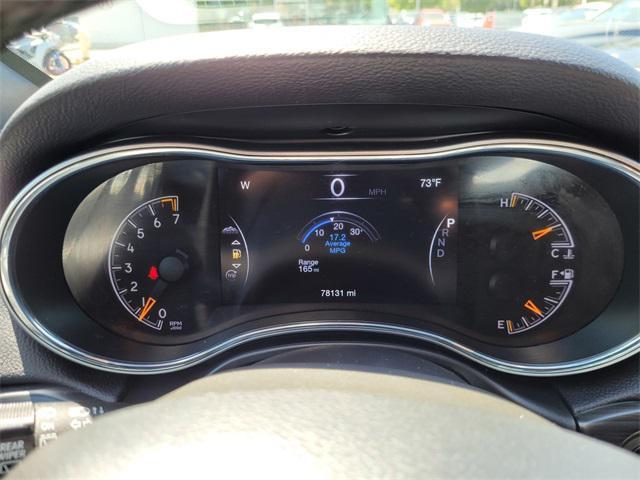 Photo of 2021 Diamond Black Crystal Pearlcoat Jeep Grand Cherokee