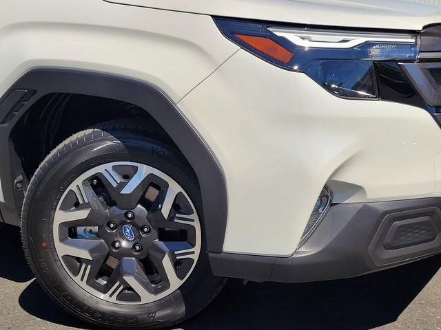 Photo of 2025 Crystal White Pearl Subaru Forester