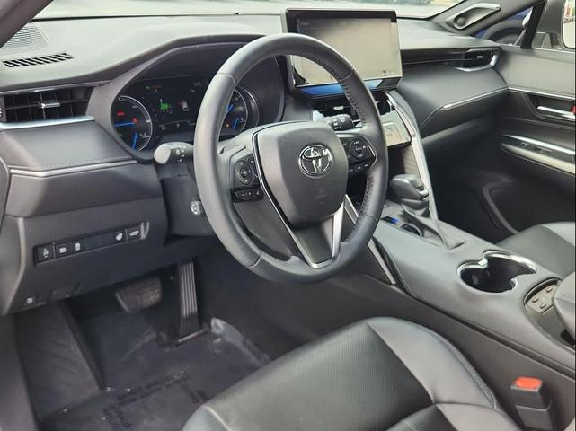Photo of 2021 Blizzard Pearl Toyota Venza