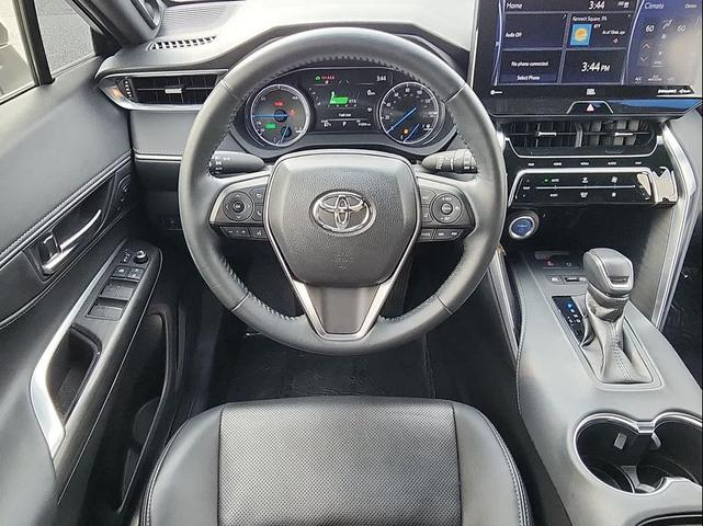 Photo of 2021 Blizzard Pearl Toyota Venza