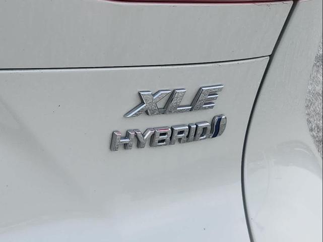 Photo of 2021 Blizzard Pearl Toyota Venza
