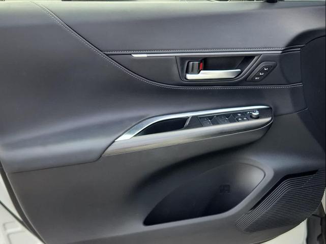 Photo of 2021 Blizzard Pearl Toyota Venza
