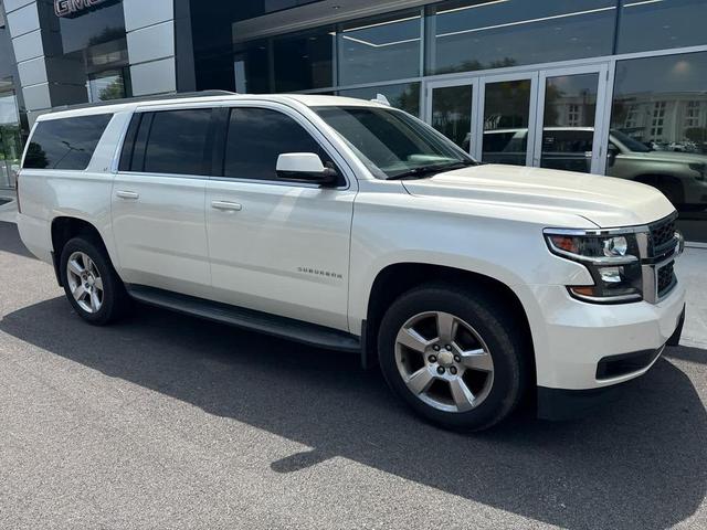 Photo of 2015 White Diamond Tricoat Chevrolet Suburban