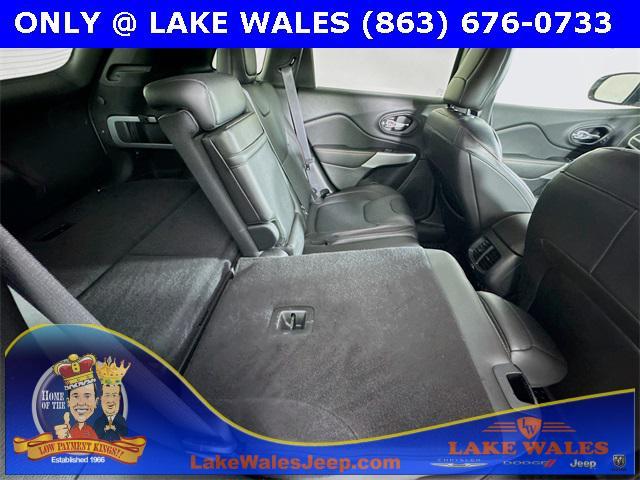 Photo of 2017 Bright White Clearcoat Jeep Cherokee