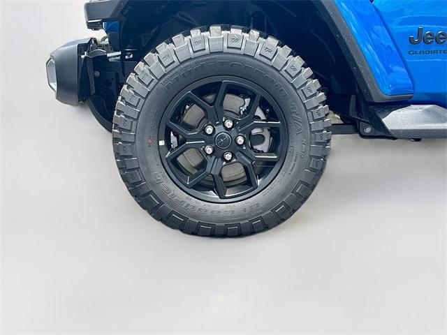 Photo of 2025 Hydro Blue Pearlcoat Jeep Gladiator