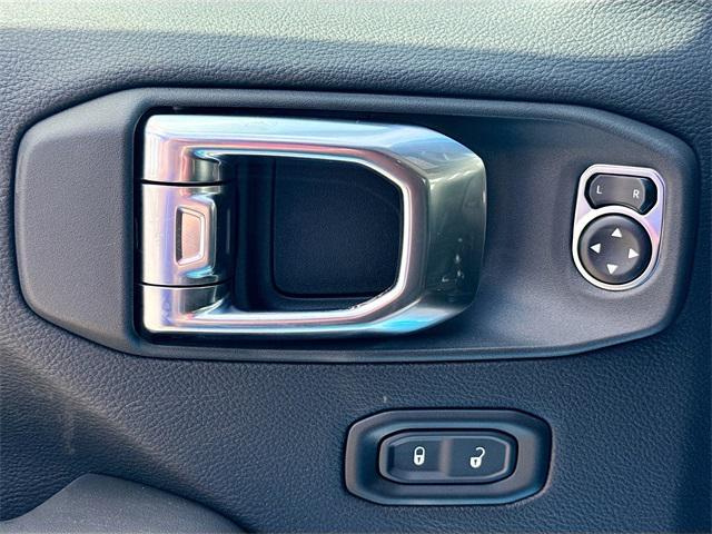 Photo of 2025 Hydro Blue Pearlcoat Jeep Gladiator