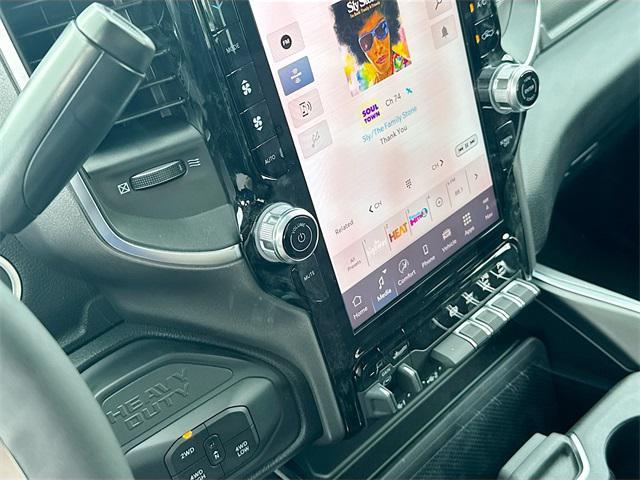 Photo of 2025 Diamond Black Crystal Pearlcoat RAM 2500