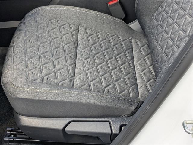 Photo of 2026 Aspen White Tricoat/Super Black Nissan Kicks