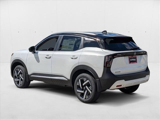 Photo of 2026 Aspen White Tricoat/Super Black Nissan Kicks