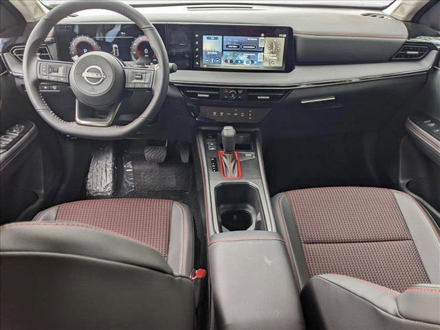 Photo of 2025 Aspen White Tricoat Nissan Kicks
