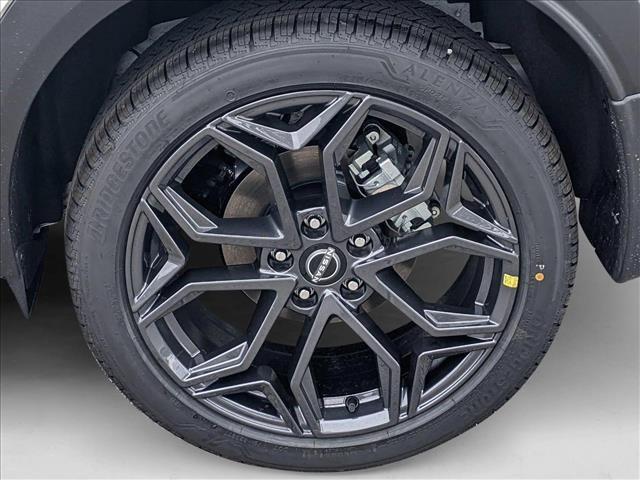 Photo of 2025 Aspen White Tricoat Nissan Kicks
