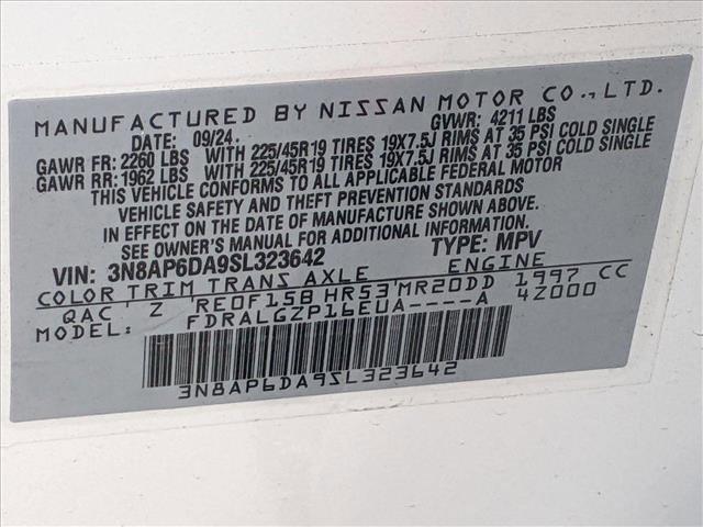 Photo of 2025 Aspen White Tricoat Nissan Kicks
