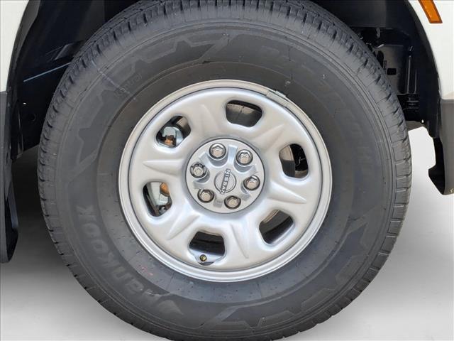 Photo of 2026 Glacier White Nissan Frontier